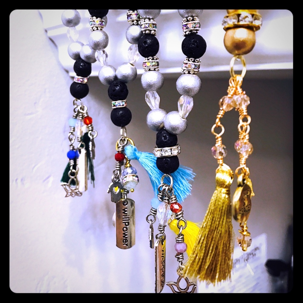 Yoga necklace 🧘🏼‍♀️ in Silver with blue tassel🔹